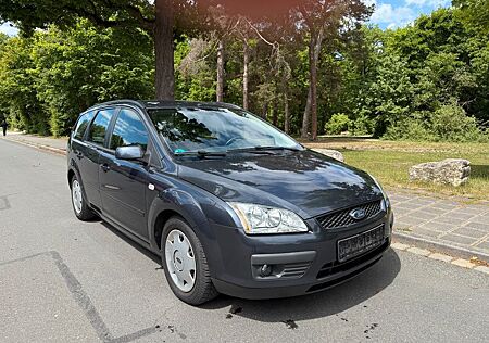 Ford Focus Turnier Fun 1.8 Neu TÜV Navi