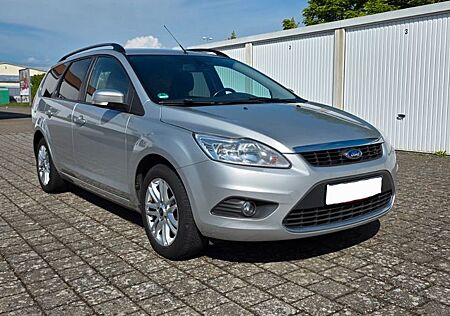 Ford Focus 1,6 Ghia Turnier Automatik . Ghia