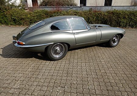 Jaguar E-Type FHC ( Coupe)