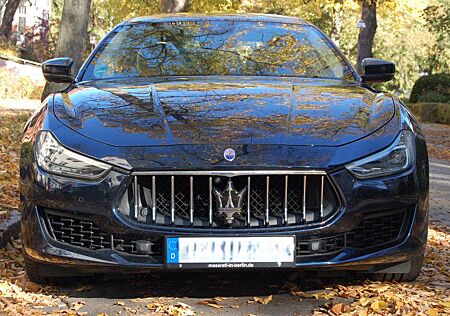 Maserati Ghibli 3.0 V6 350PS GranLusso mit Schaltwippen