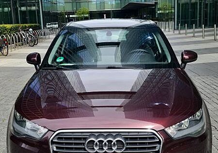 Audi A1 1.6 TDI Sportback Schiebedach Parksensor uvm.
