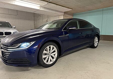 VW Arteon Volkswagen 2.0 TDI SCR DSG -