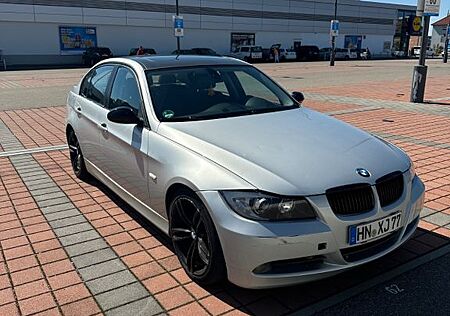 BMW 325i - E90