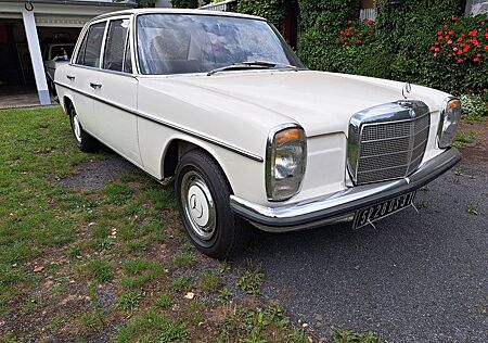Mercedes-Benz 220 /8 - März 1968 - Lenkradschaltung - 6-Sitzer