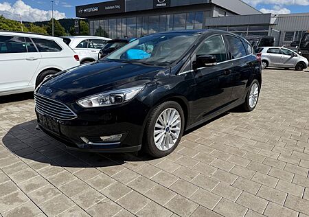 Ford Focus Xenon/1-Hand/PDC/AHK/SHZ