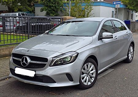 Mercedes-Benz A 180 gebraucht kaufen Mercedes-Benz A 180 BlueEf. Edition Navi/Leder/PDC/8-Fach ALU