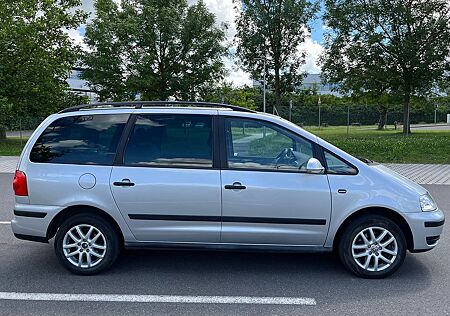 VW Sharan Volkswagen 2.0 TDI DPF | 7Sitzer*TÜV*PDC*Shzg*8-fach