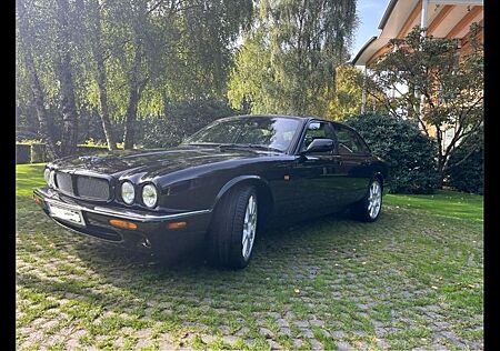 Jaguar XJR 100