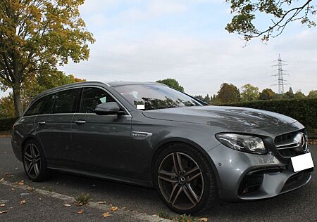 Mercedes-Benz E 63 AMG T-Modell MB Scheckheft Pano LED