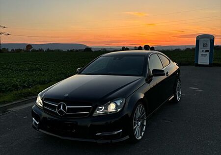 Mercedes-Benz C 250 Coupé AMG Line