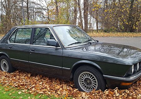 BMW 524 TD - E 28 - rostfrei - 1. Lack