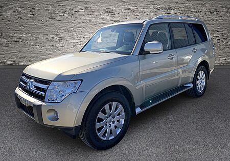 Mitsubishi Pajero 3.2 DI-D Instyle|7 Sitzer|Automatik|AHK|