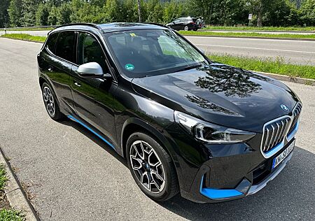 BMW iX1 xDrive30 -