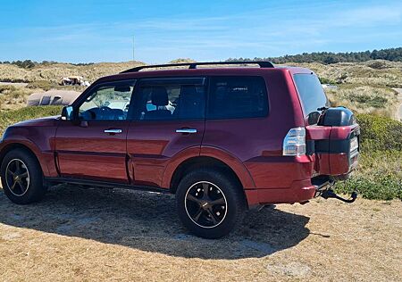 Mitsubishi Pajero 3,2 DI-D 4WD Top