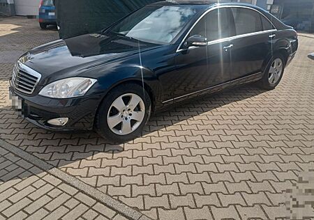 Mercedes-Benz S 500 -