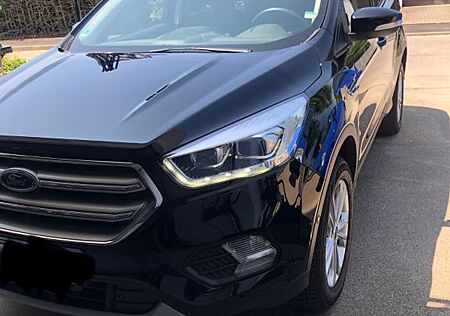 Ford Kuga 1,5 EcoBoost Titanium 4x4 129kW Aut.Schwarz