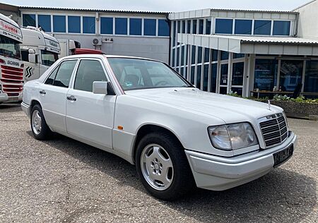 Mercedes-Benz E 200 Top Zustand mit oldtimer gutachten