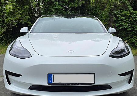Tesla Model 3 Standard-Reichweite Plus (Reduziert)