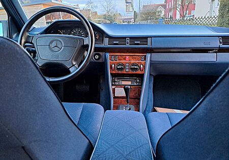 Mercedes-Benz 300 E 4MATIC