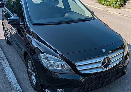 Mercedes-Benz B 180 - wenig km! Top Zustand - Gelegenheit!!