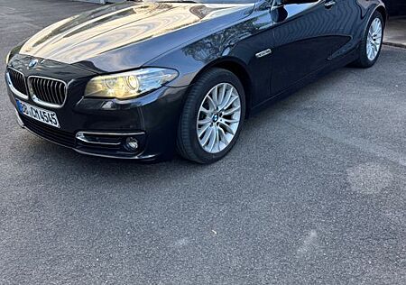 BMW 520d xDrive Touring A Luxury *HUD*SHZ*
