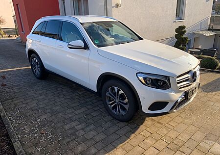 Mercedes-Benz GLC 220 d 4MATIC 9G EXCLUSIVE+Navi+LED+AHK