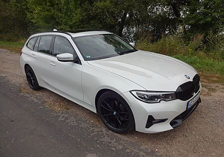 BMW 320i Touring Auto -