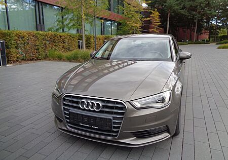 Audi A3 Limousine-Automatik-Xenon-Navi-Tempomat-SitzH