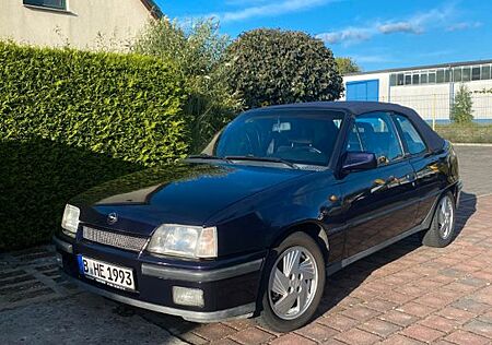 Opel Kadett E 1.6i Bertone * Verdeck Neu *
