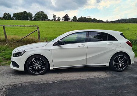 Mercedes-Benz A 200 PEAK Edition AMG Line, Tiefergel. Parkass.