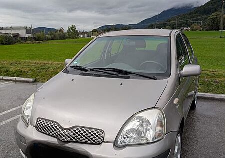 Toyota Yaris 1.0 VVT-i / 208.000 km