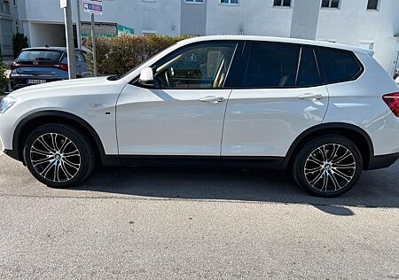 BMW X3 xDrive20d Advantage | Panorama | Navi | Kamera