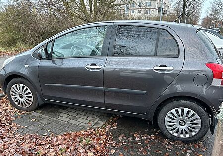 Toyota Yaris xp9f (a)