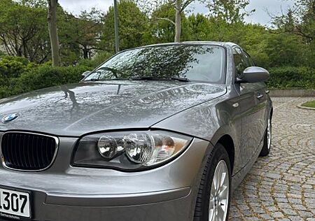 BMW 116 PDC | 8-fach bereift | Edition Lifestyle