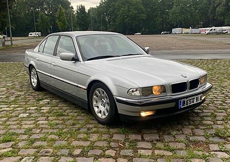 BMW 728i A - *FACELIFT*