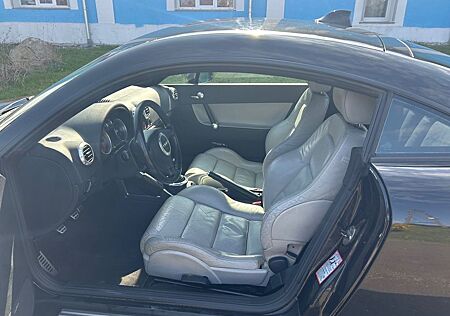 Audi TT Coupe 1.8T quattro 165 kW -