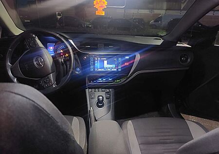 Toyota Auris Touring S. Hybrid 1,8-l-VVT Team Deuts...