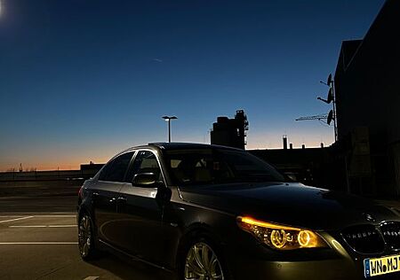BMW 525xi A -