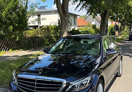 Mercedes-Benz C 220 d 4MATIC T Autom. - niedrige Laufleistung
