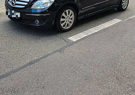 Mercedes-Benz B 200 -