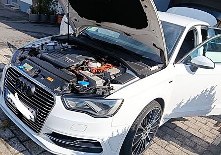 Audi A3 1.4 TFSI e-tron , Bremsen Tüv u Reifen Neu !