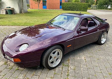 Porsche 928 -S4