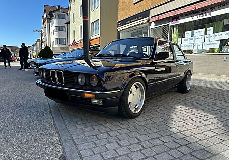 BMW 320i Oldtimer katlos
