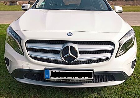Mercedes-Benz GLA 200 - Panorama Dach-wenig km