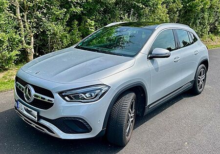 Mercedes-Benz GLA 200 7G-DCT PANO/LED/NAV/KAM/PARK-ASSI