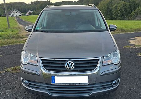 VW Touran Volkswagen , 1. Hand, AHK, 7 Sitzer, 8 fach bereif