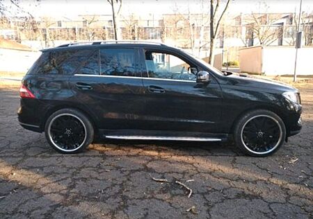 Mercedes-Benz ML 350 CDI Scheckheft 22 Zoll Schiebedach AHK