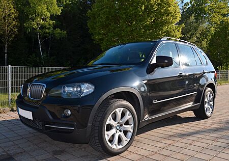 BMW X5 3.0d - Leder/AHK/Pano/19-Zoll/MwSt. ausw.