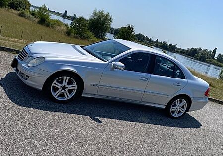 Mercedes-Benz E 300 BLUETEC AVANTGARDE Autom. Avantgarde