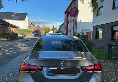 Mercedes-Benz A 180 A180d AMG Line | Automatik | TÜV